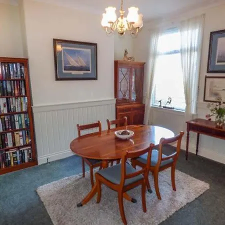 Holiday home 31 Elmville Avenue Scarborough